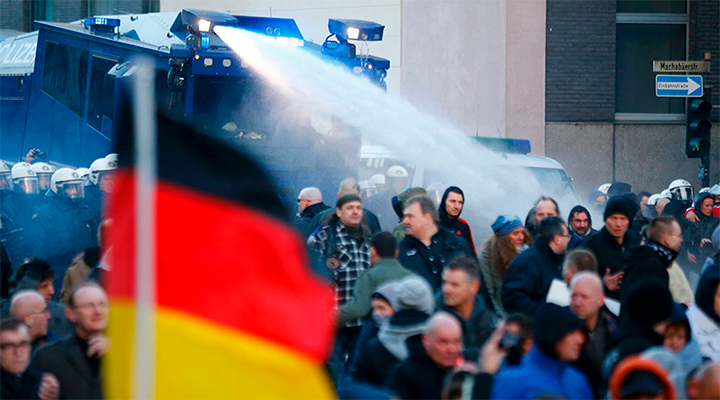 ГИБРИДНАЯ ВОЙНА. Bild: Нападение мигрантов на женщин в Германии организовала Москва